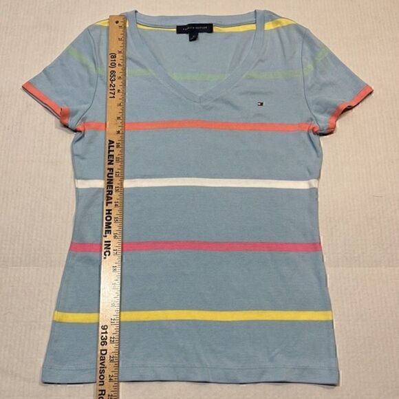 Tommy Hilfiger women’s short sleeve, V-neck cotton T-shirt. Size M. - Picture 5 of 6